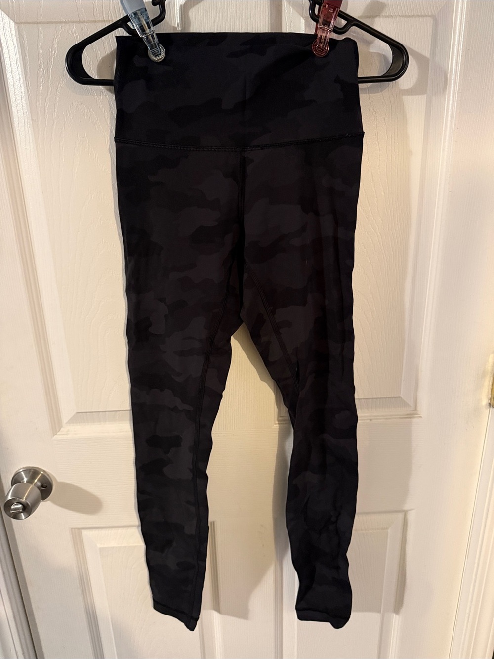 Lulelemon wunder under 
Size 4